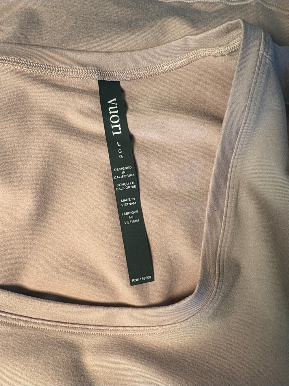 Vuori Long-Sleeve Halo Essential Scoop Shirt in a pale blush color Large - Picture 4 of 10